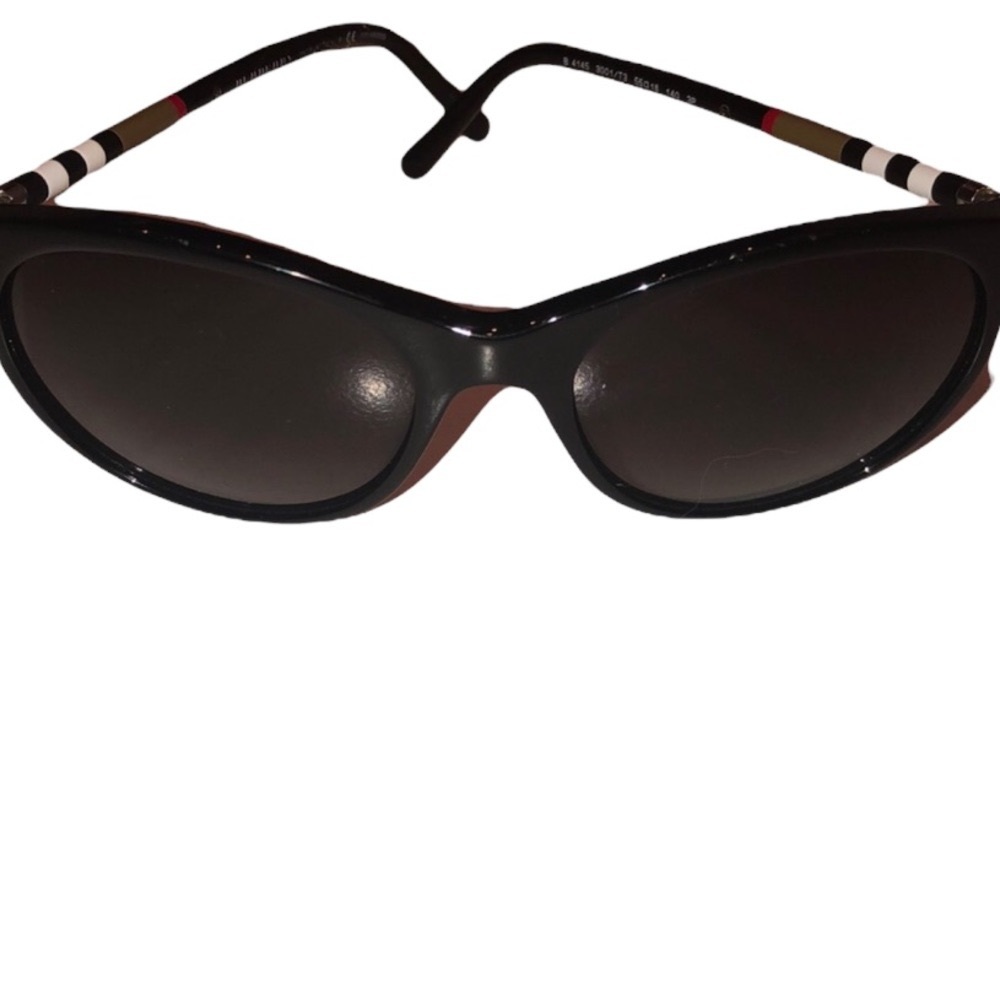 Burberry Sunglasses 🕶